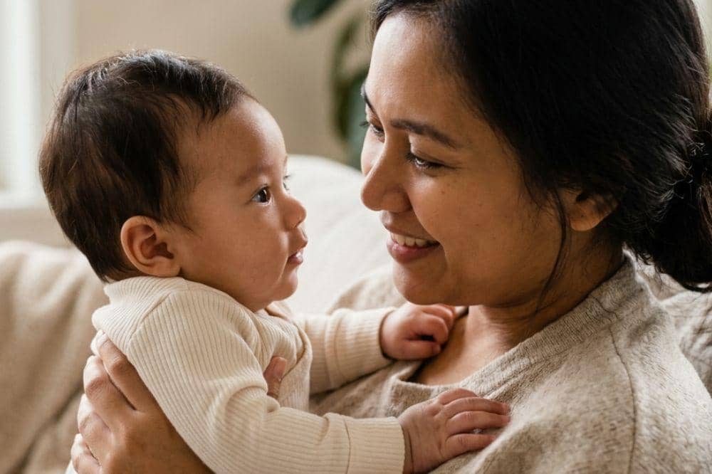 Bayi sering menatap wajah orangtua