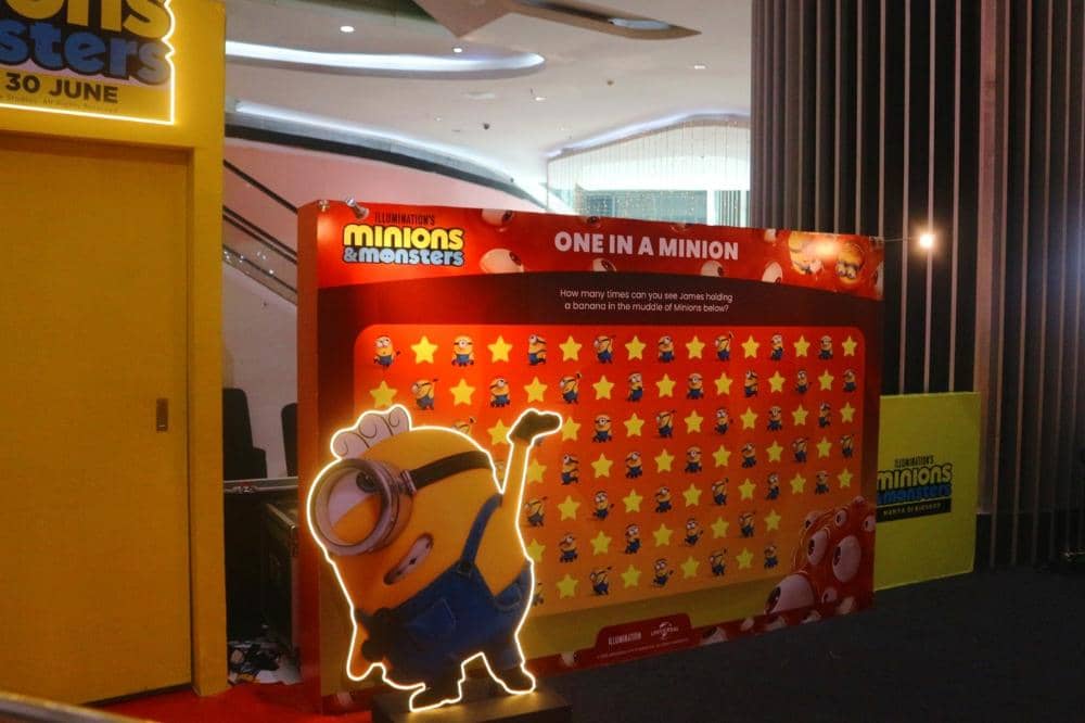 Permainan area backdrop activities di Meet & Greet Minions & Monsters Lippo Mall Puri