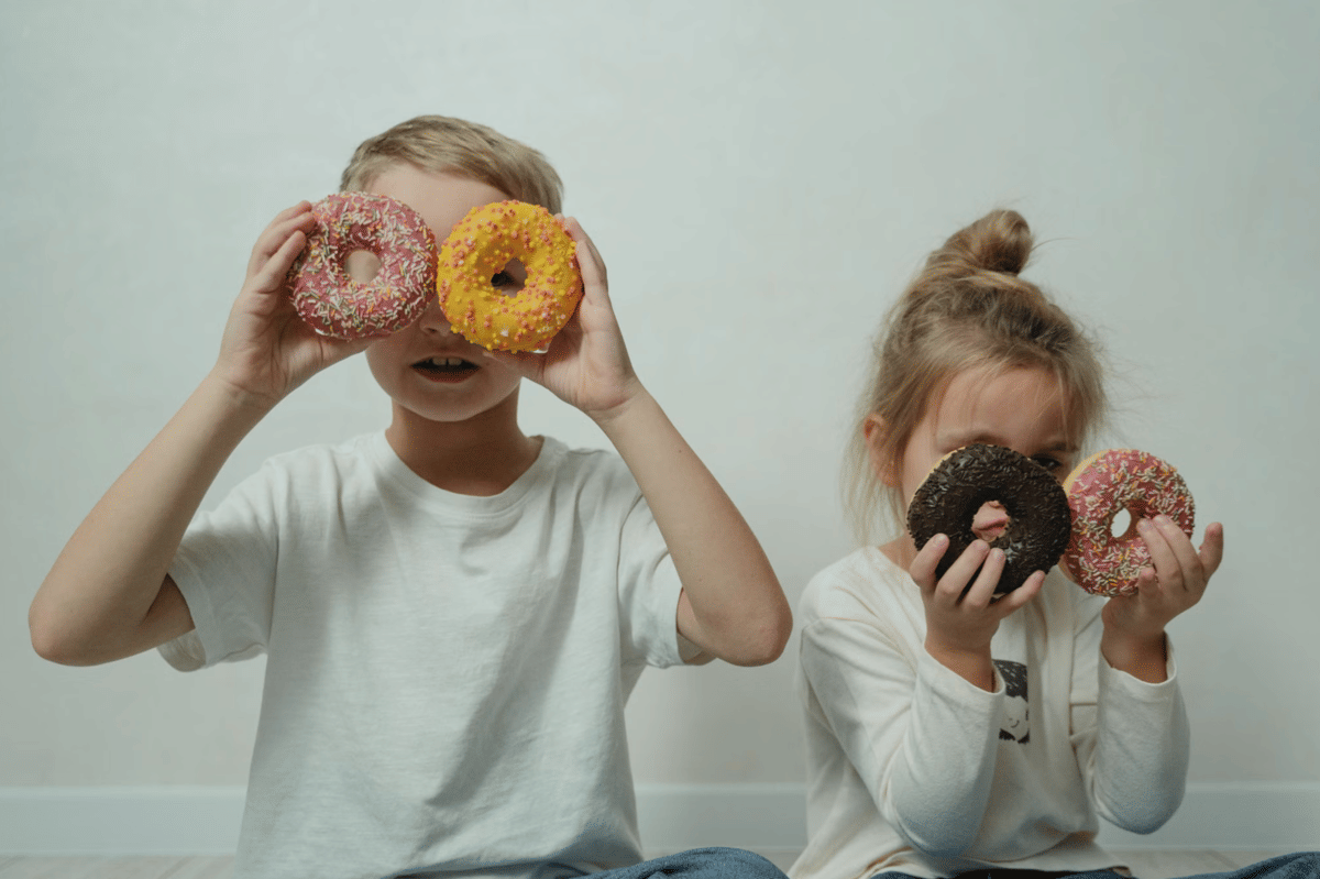 7 Jenis Makanan yang Bisa Mempercepat Pubertas Dini Anak, Waspada!