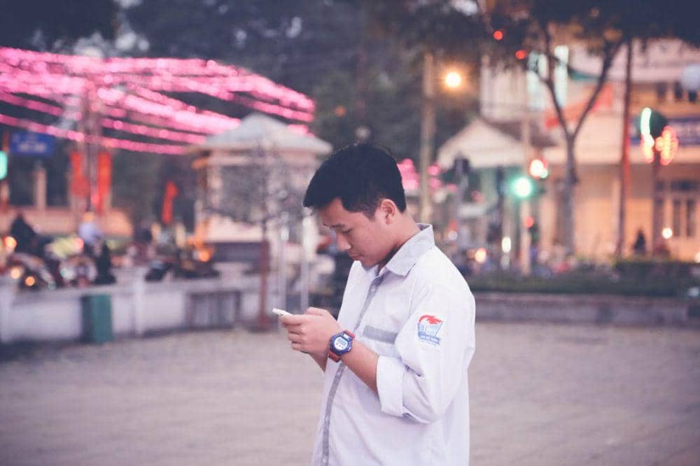 7 Kepribadian Orang yang Lebih Suka Chat daripada Telepon