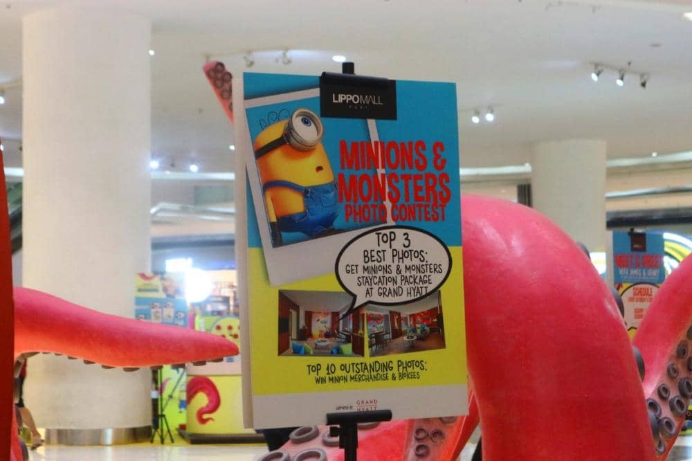 Papan Minions & Monsters Photo Contest di Lippo Mall Puri untuk pengunjung