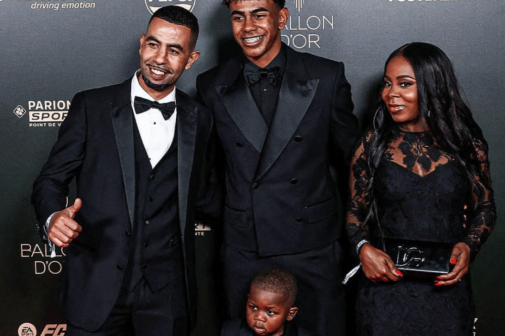 Lamine Yamal dengan mama dan papanya