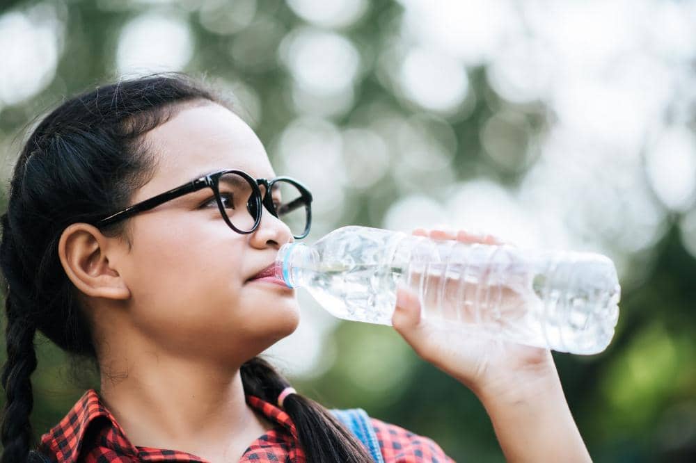 Kenali pemicu urine anak berbusa seperti dehidrasi