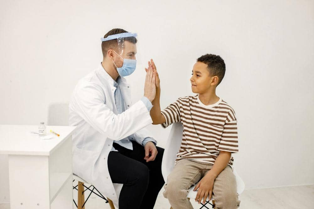 Konsultasikan indikasi urine berbusa anak mama ke dokter