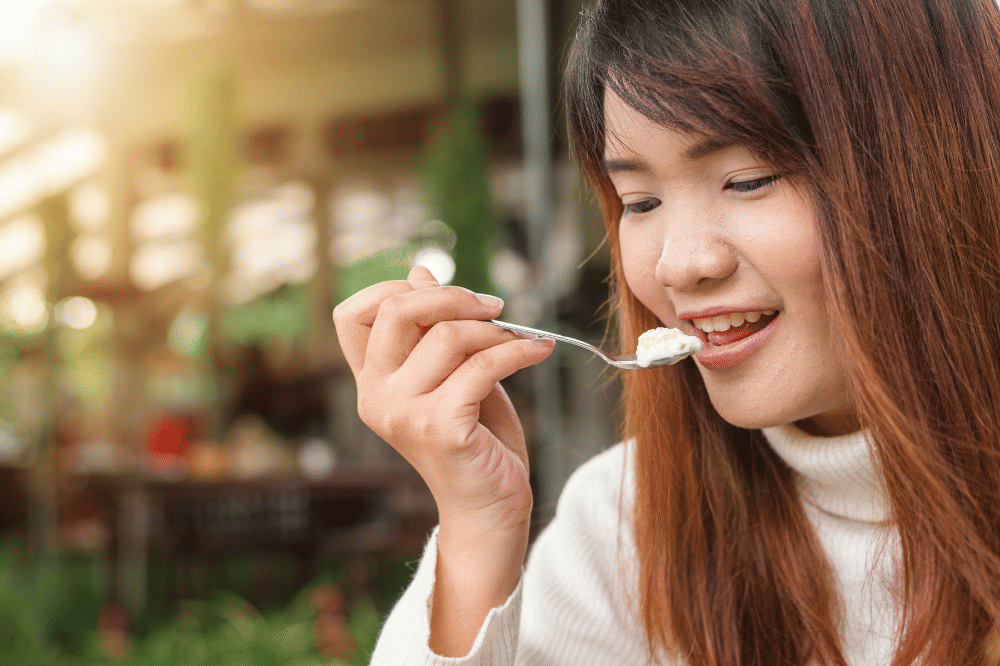 Menyalurkan makanan dan minuman ke lambung