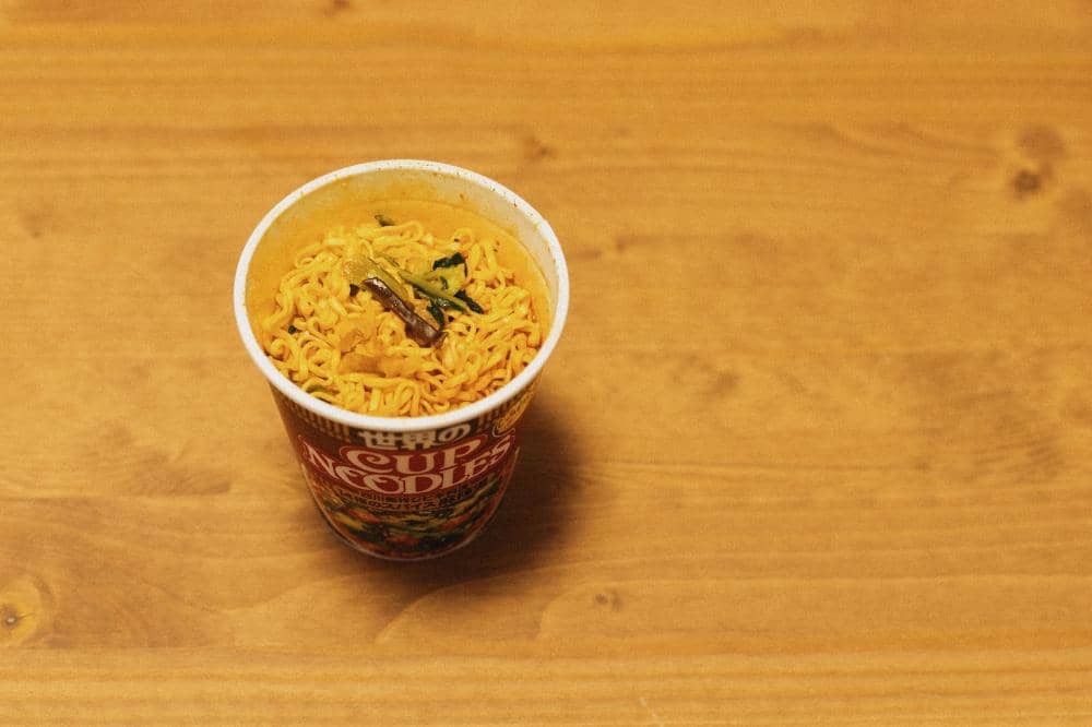 Jenis makanan seperti mi instan yang perlu dibatasi agar ginjal anak tetap sehat