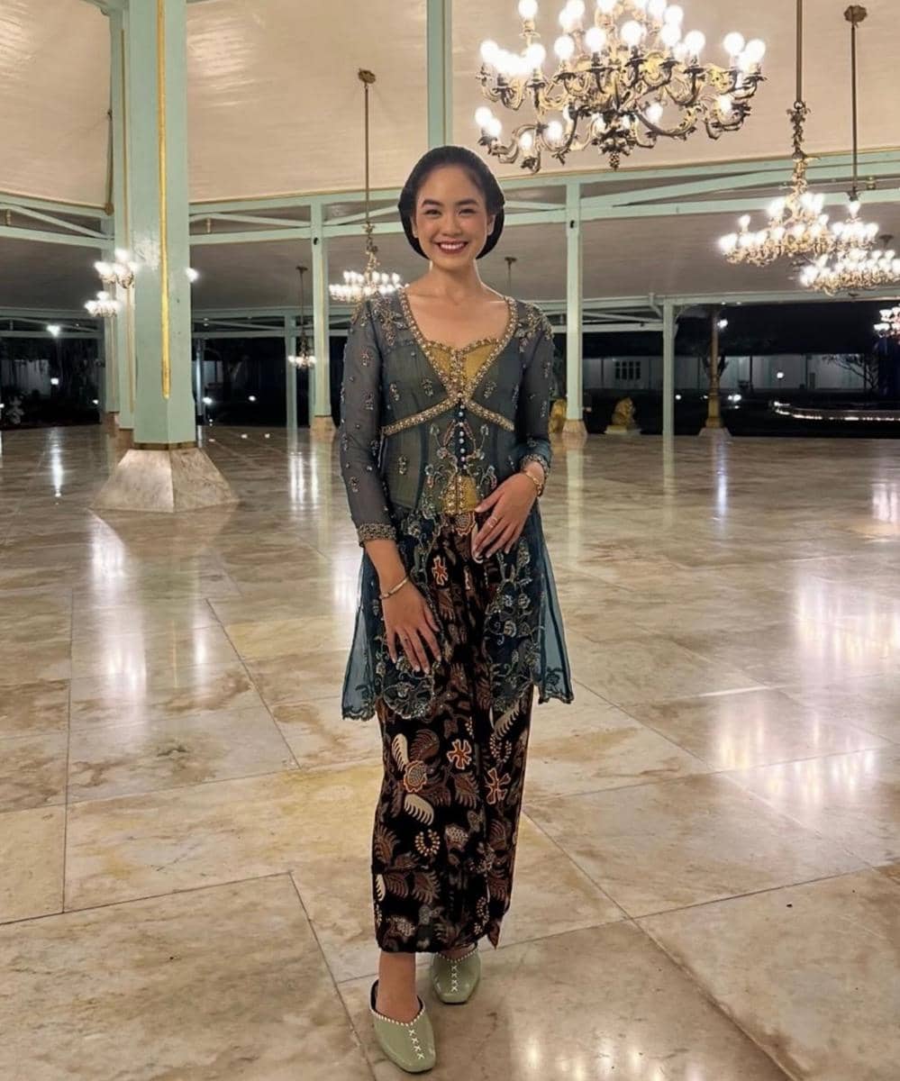 Inspirasi berkebaya ala Rania Yamin, bikin look berbeda (7)