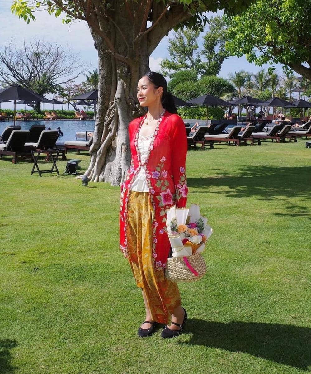 Inspirasi berkebaya ala Rania Yamin, bikin look berbeda (5)