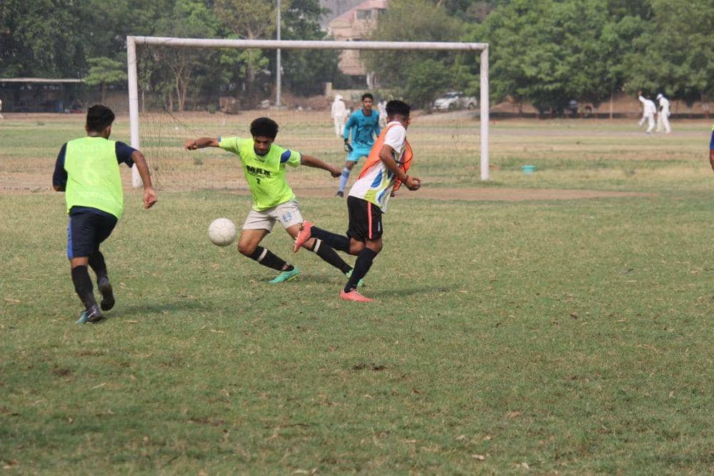 Olahraga Tim (Basket, Voli, atau Sepak Bola)