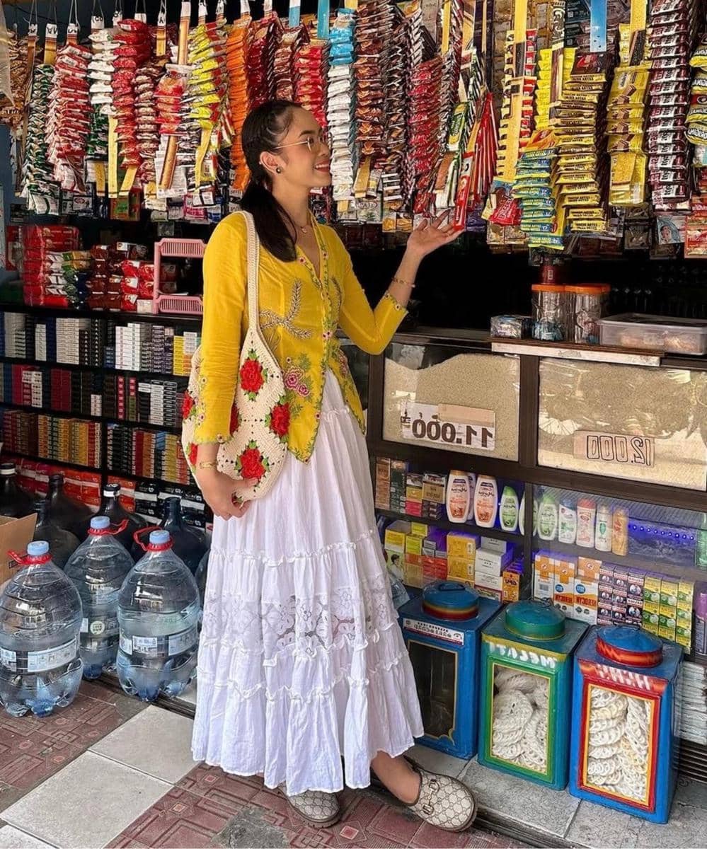 Inspirasi berkebaya ala Rania Yamin, bikin look berbeda (6)