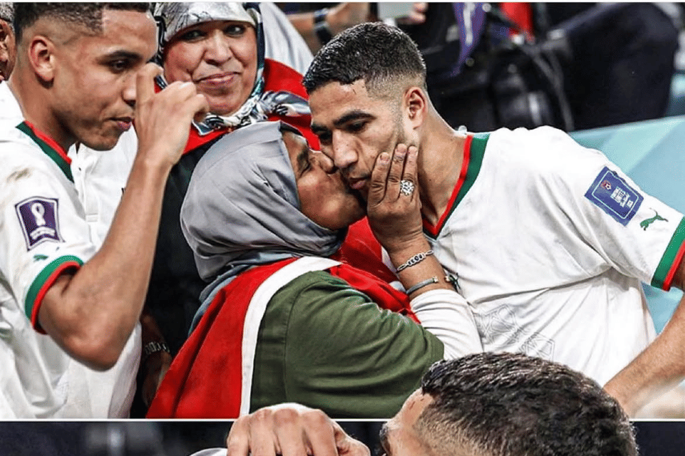Achraf Hakimi dengan sang mama