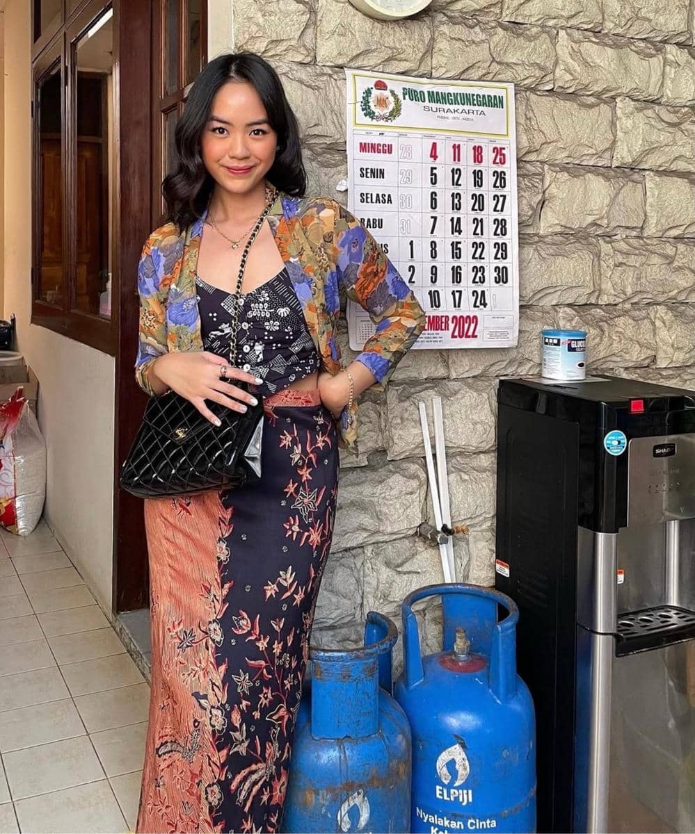 Inspirasi berkebaya ala Rania Yamin, bikin look berbeda (4)