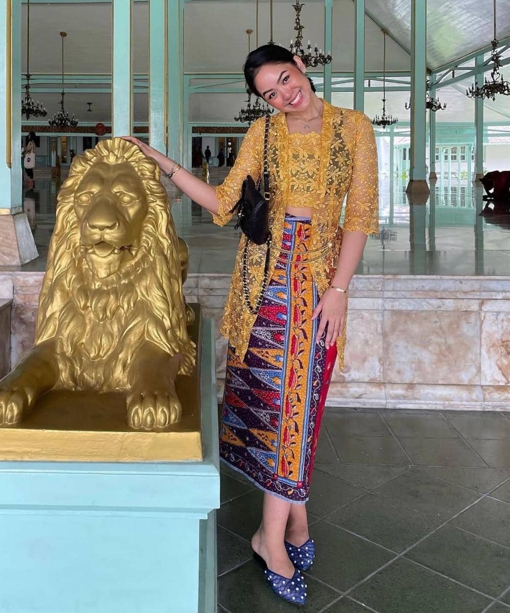 Inspirasi berkebaya ala Rania Yamin, bikin look berbeda (3)