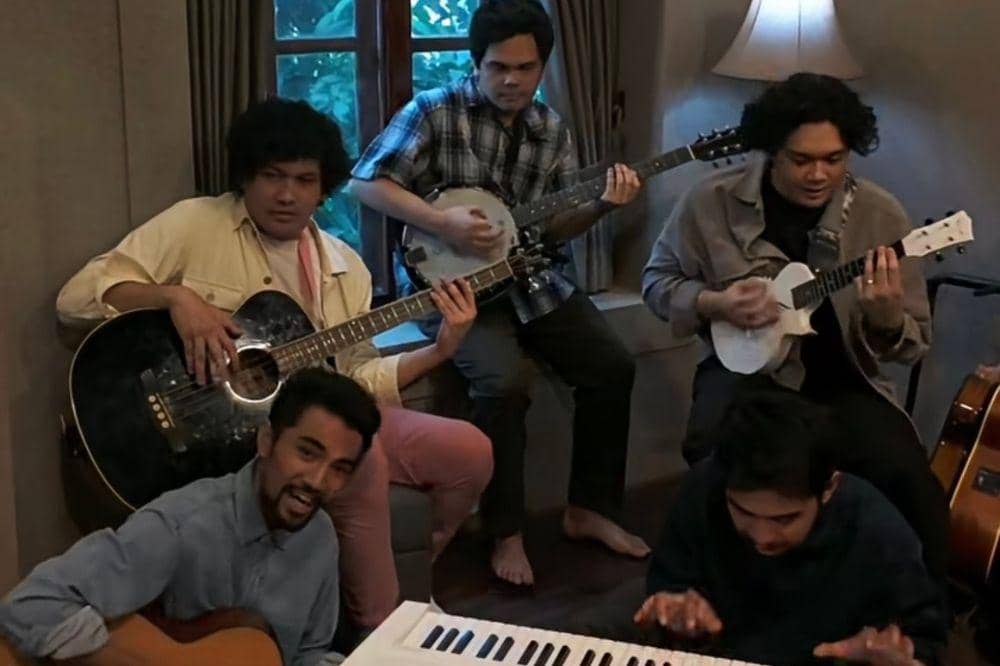 Lirik lagu 'makhluk cahaya' 2