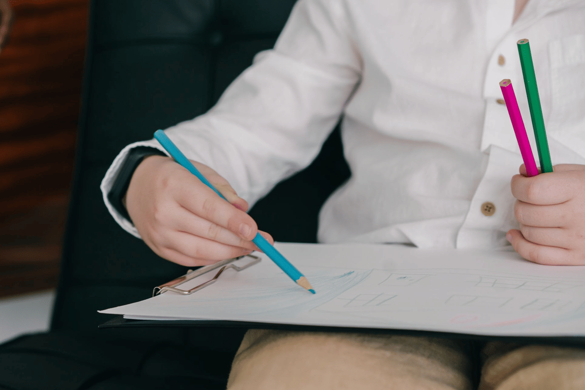 Usia 5 Tahun Masih Sulit Pegang Pensil? Kenali Penyebabnya