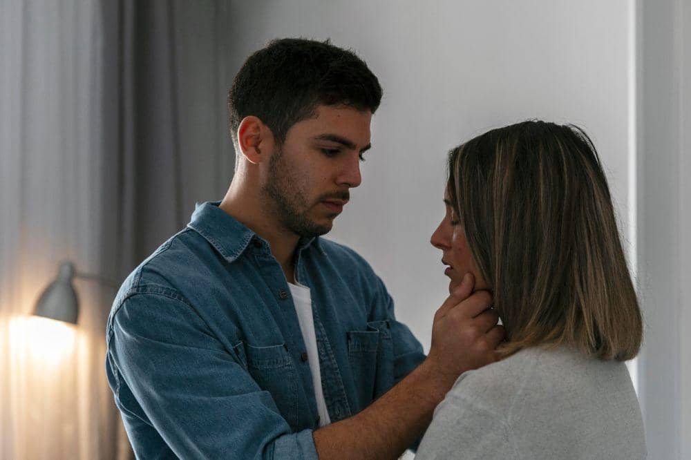 8 Ciri Laki-Laki Manipulatif yang Mempermainkan Hati Perempuan
