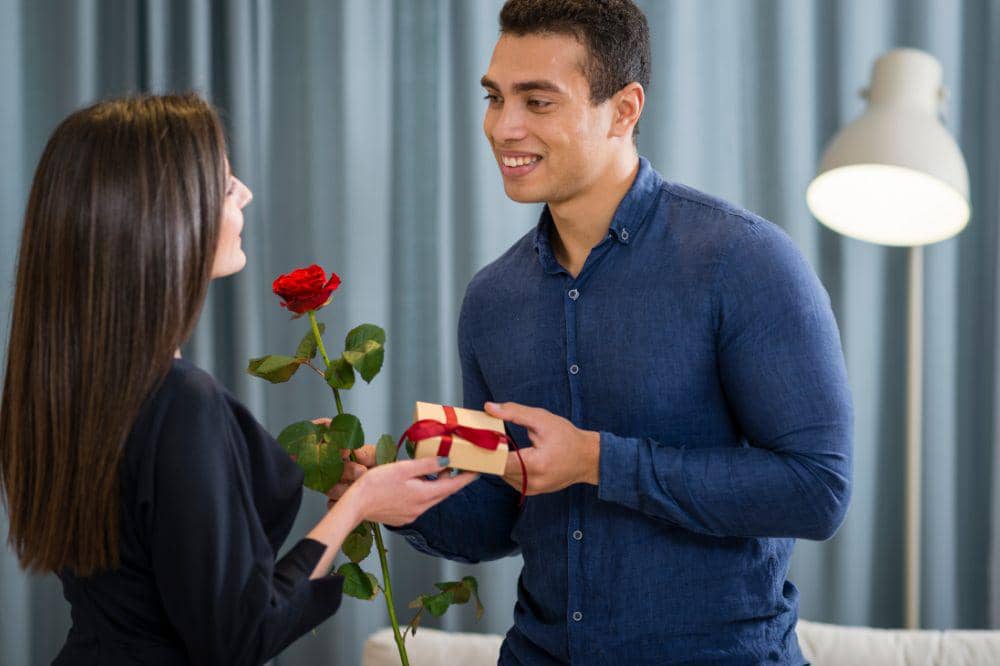 8 Ciri Laki-Laki Manipulatif yang Mempermainkan Hati Perempuan