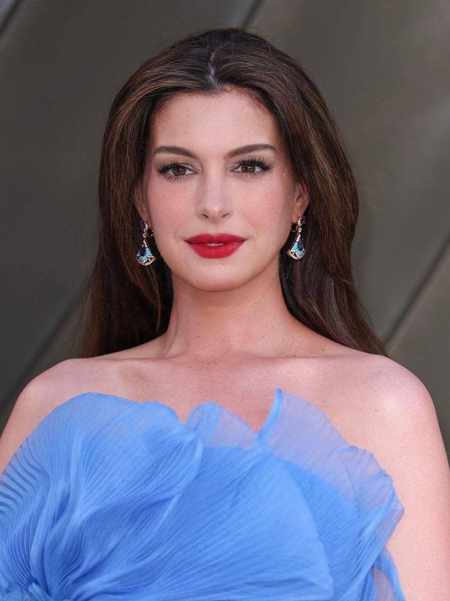 Foto Anne Hathaway saat premiere The Odyssey di London