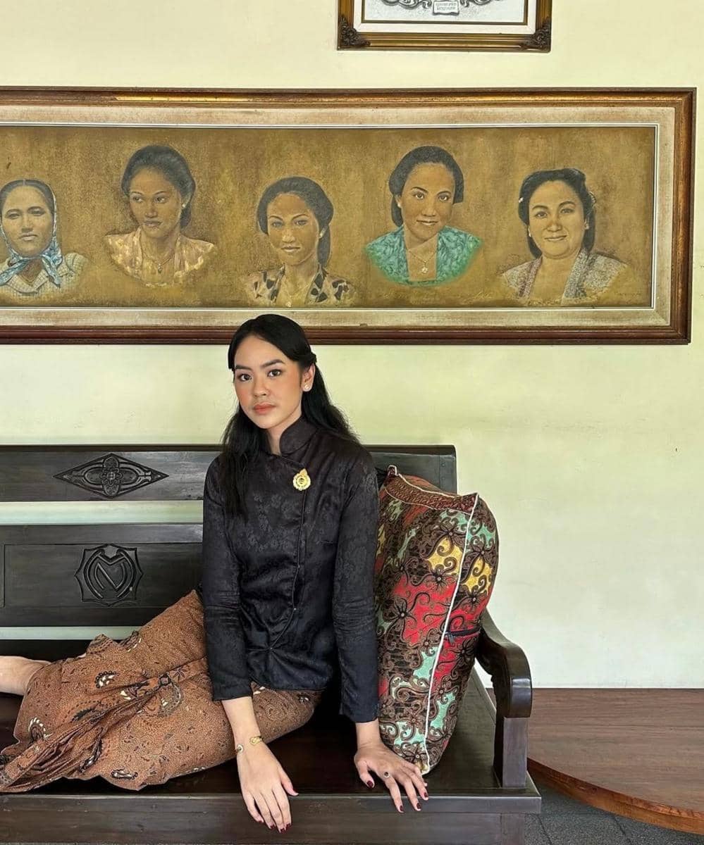 Asal-usul dan jenis kebaya di Indonesia (4)