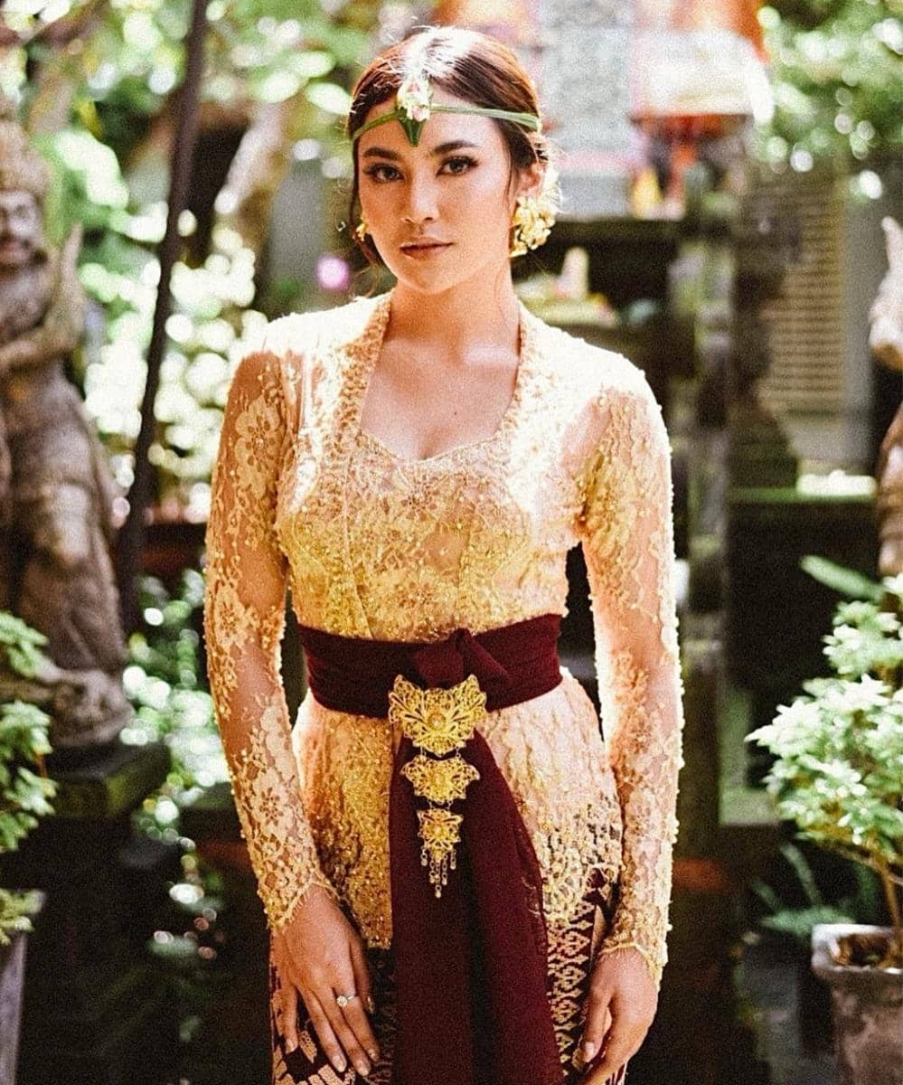Asal-usul dan jenis kebaya di Indonesia (5)