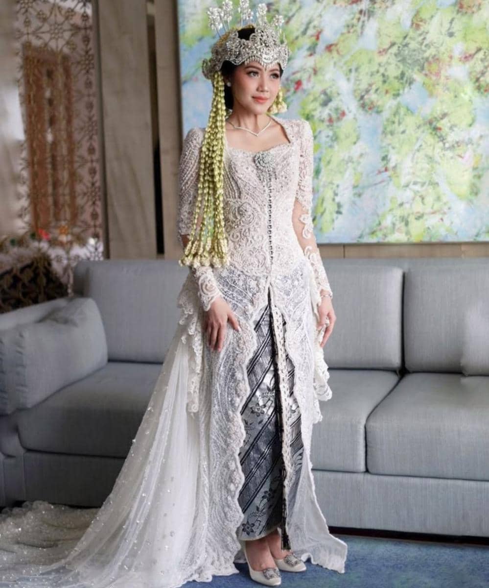 Asal-usul dan jenis kebaya di Indonesia (8)