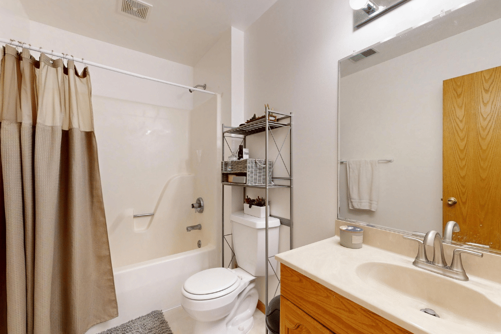 7 Inspirasi Desain Kamar Mandi 2x2, Estetik hingga Modern