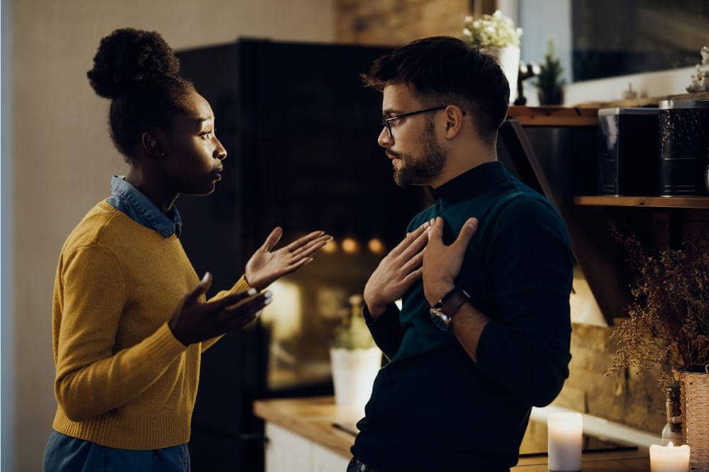 8 Ciri Laki-Laki Manipulatif yang Mempermainkan Hati Perempuan
