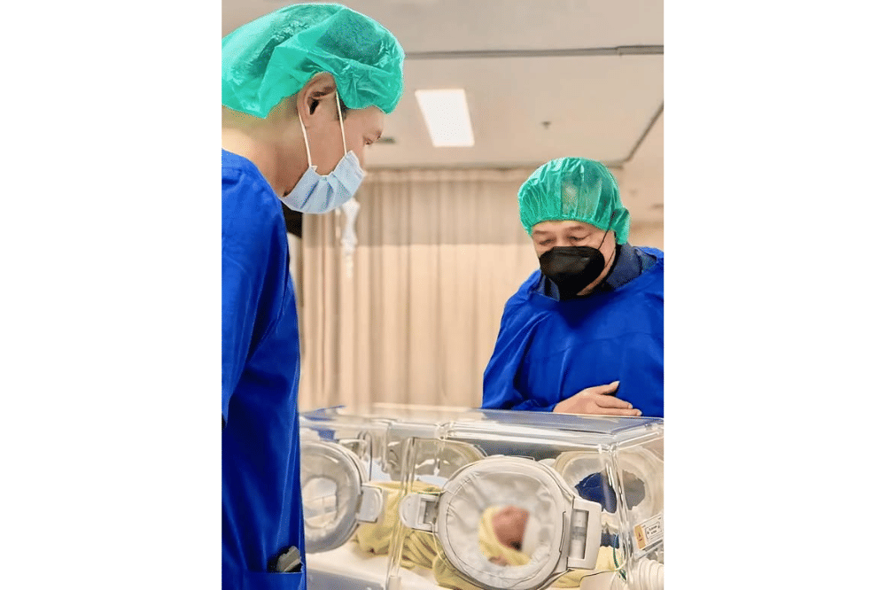 Foto wajah anak kedua Annisa Pohan dan AHY