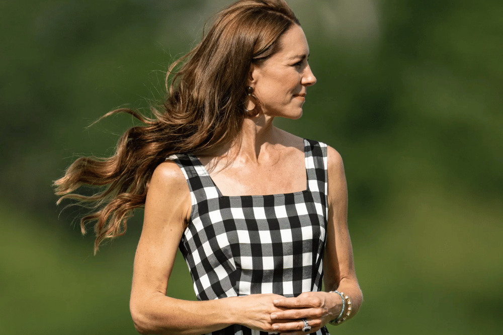 Kate Middleton Tampil dengan Gelang Handmade Buatan Putri Charlotte