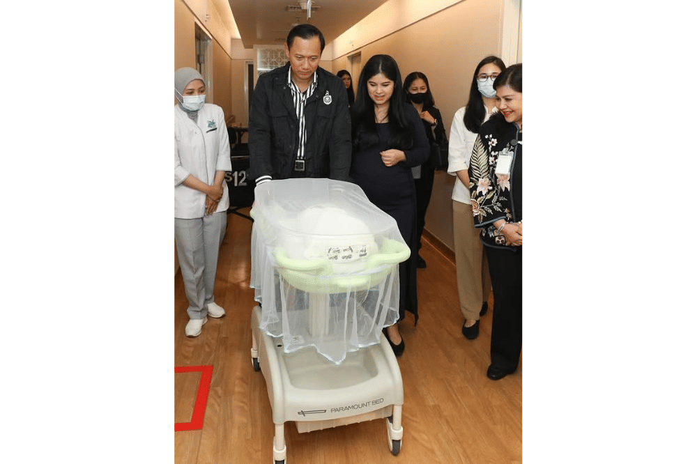 Foto wajah anak kedua Annisa Pohan dan AHY