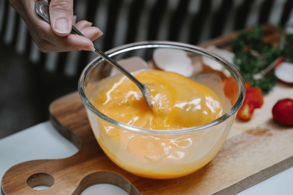 Bagian kuning telur menyimpan banyak nutrisi yang baik untuk anak