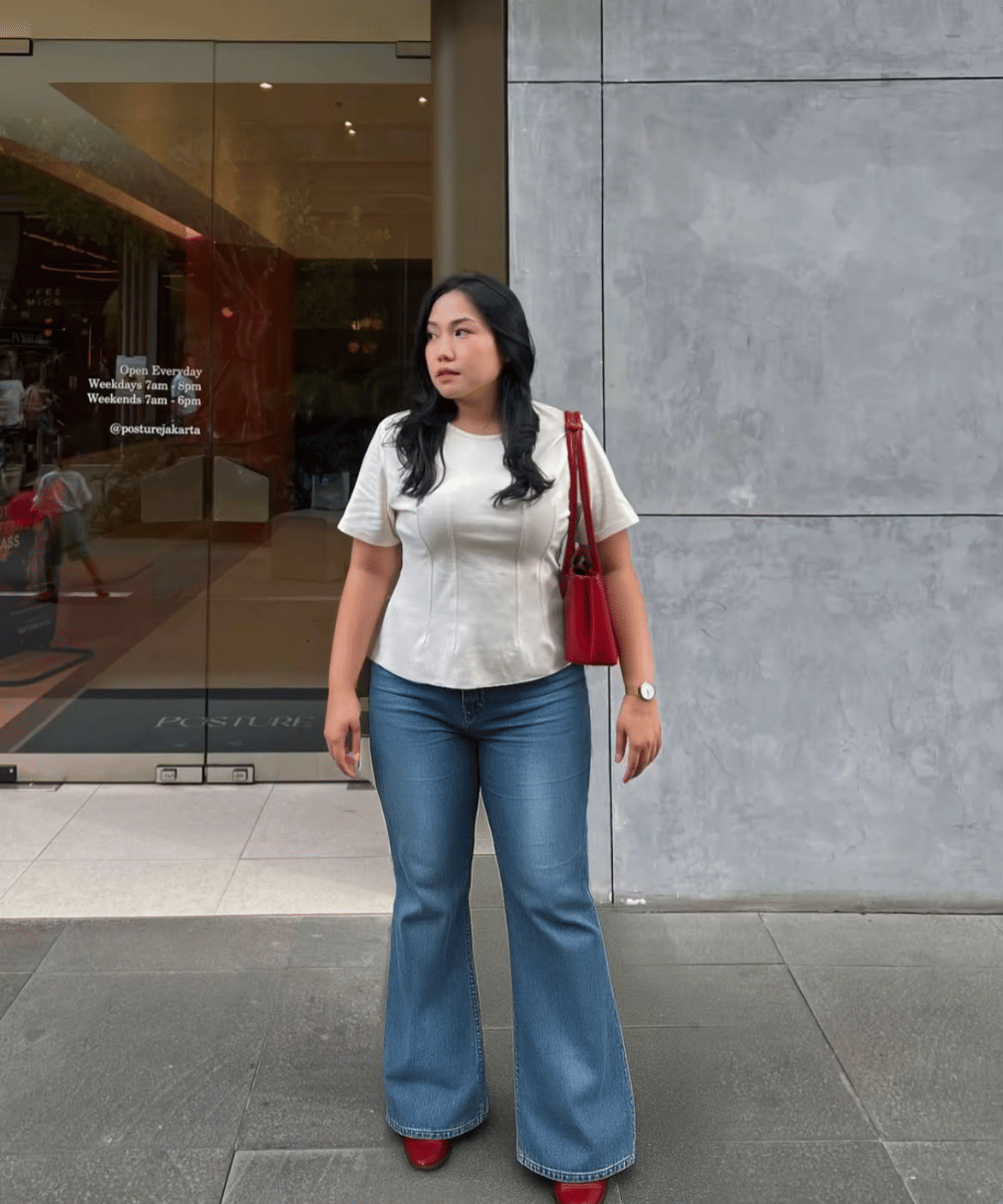 Tampil minimalis dengan atasan fitted