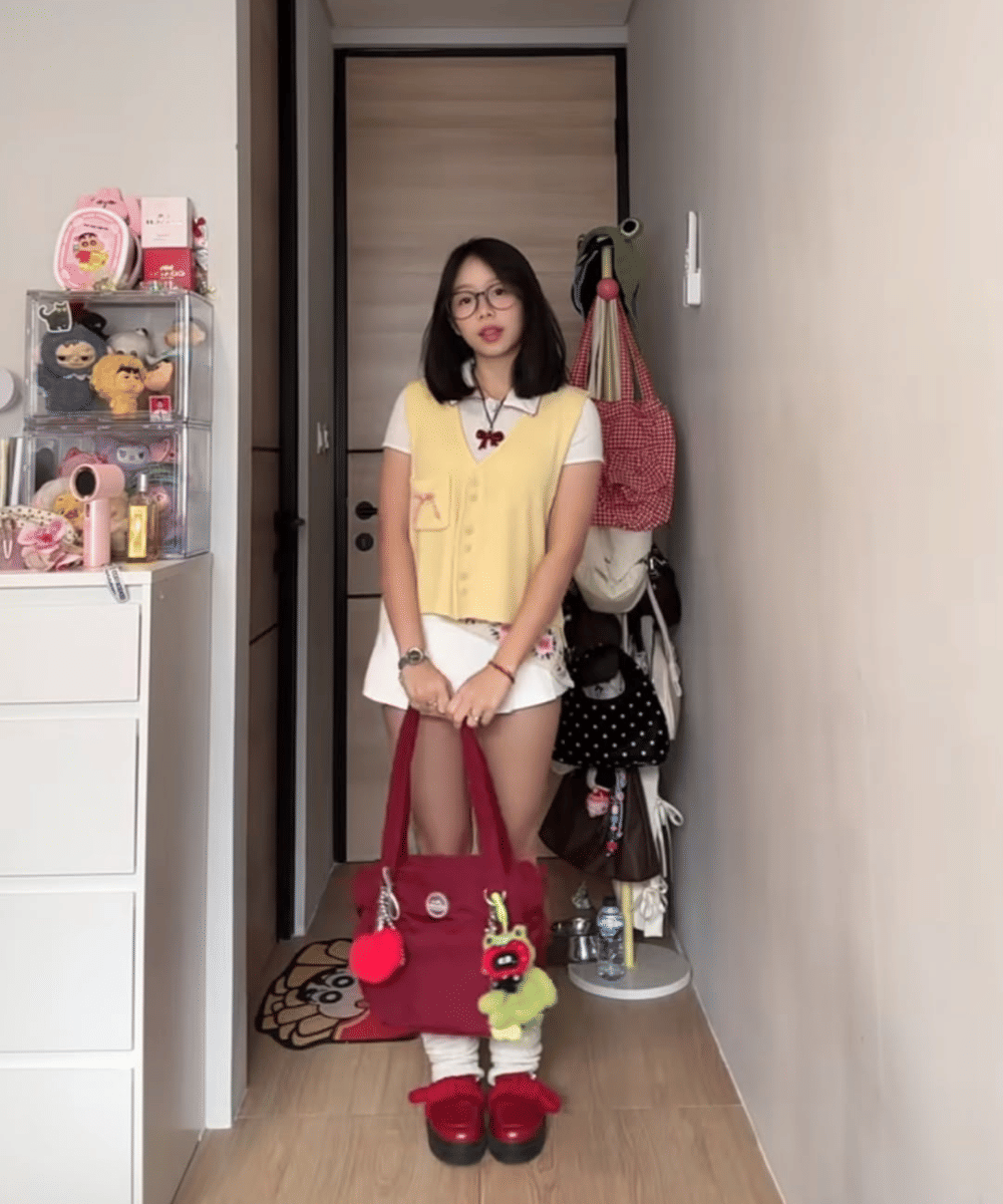 Tampil ceria dengan vest kuning