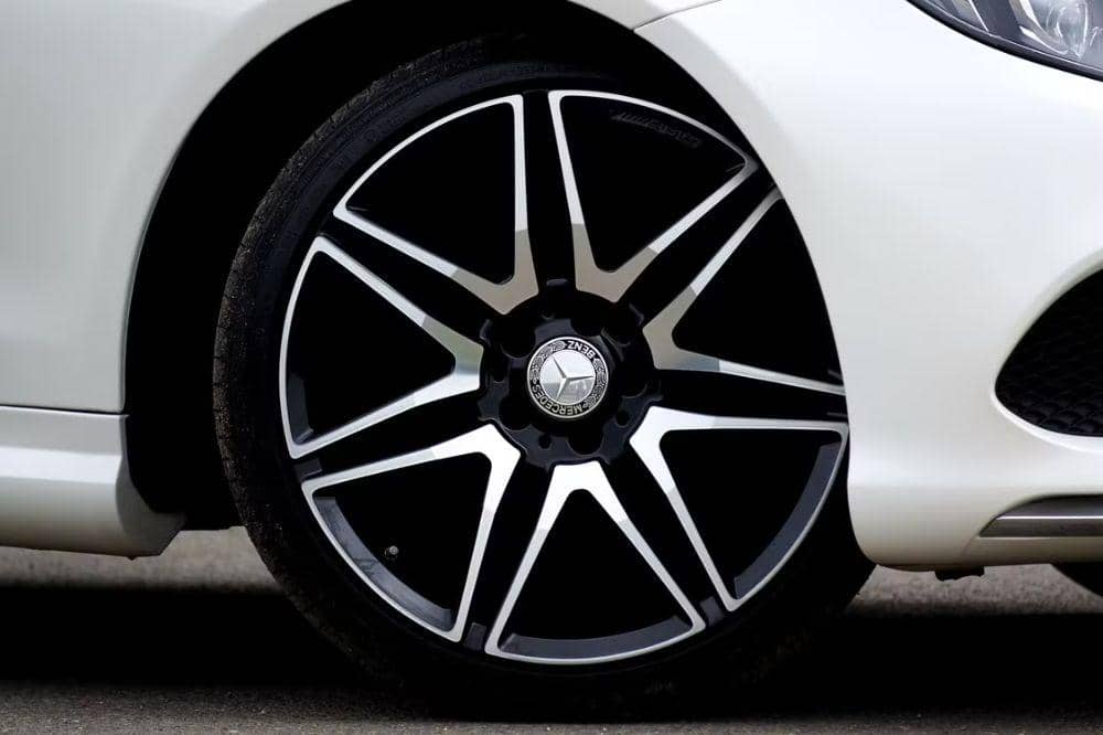 7 Penyebab Velg Mobil Bocor, Jangan Anggap Sepele!