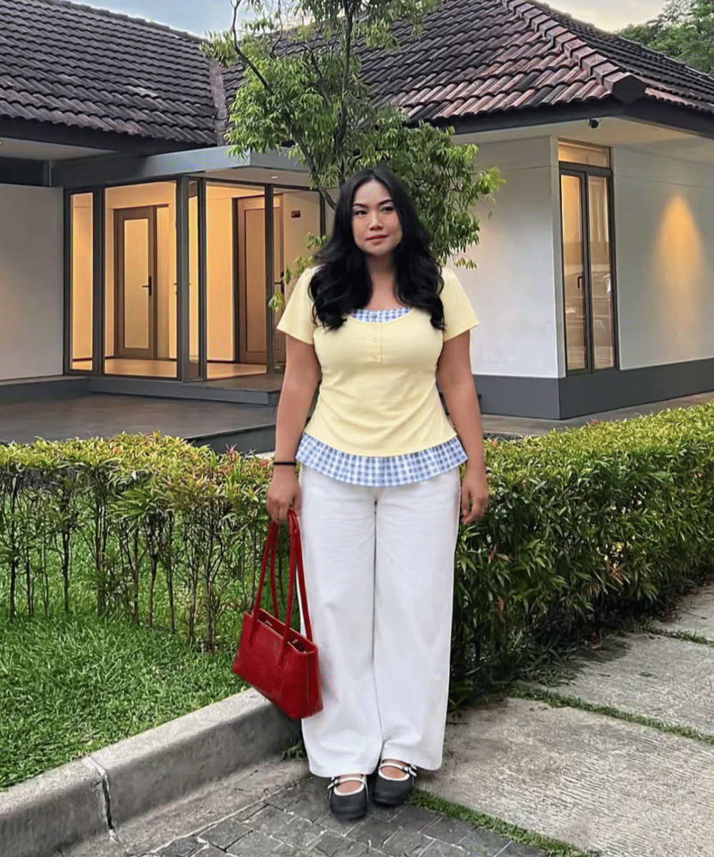 Gaya ceria dengan atasan detail gingham