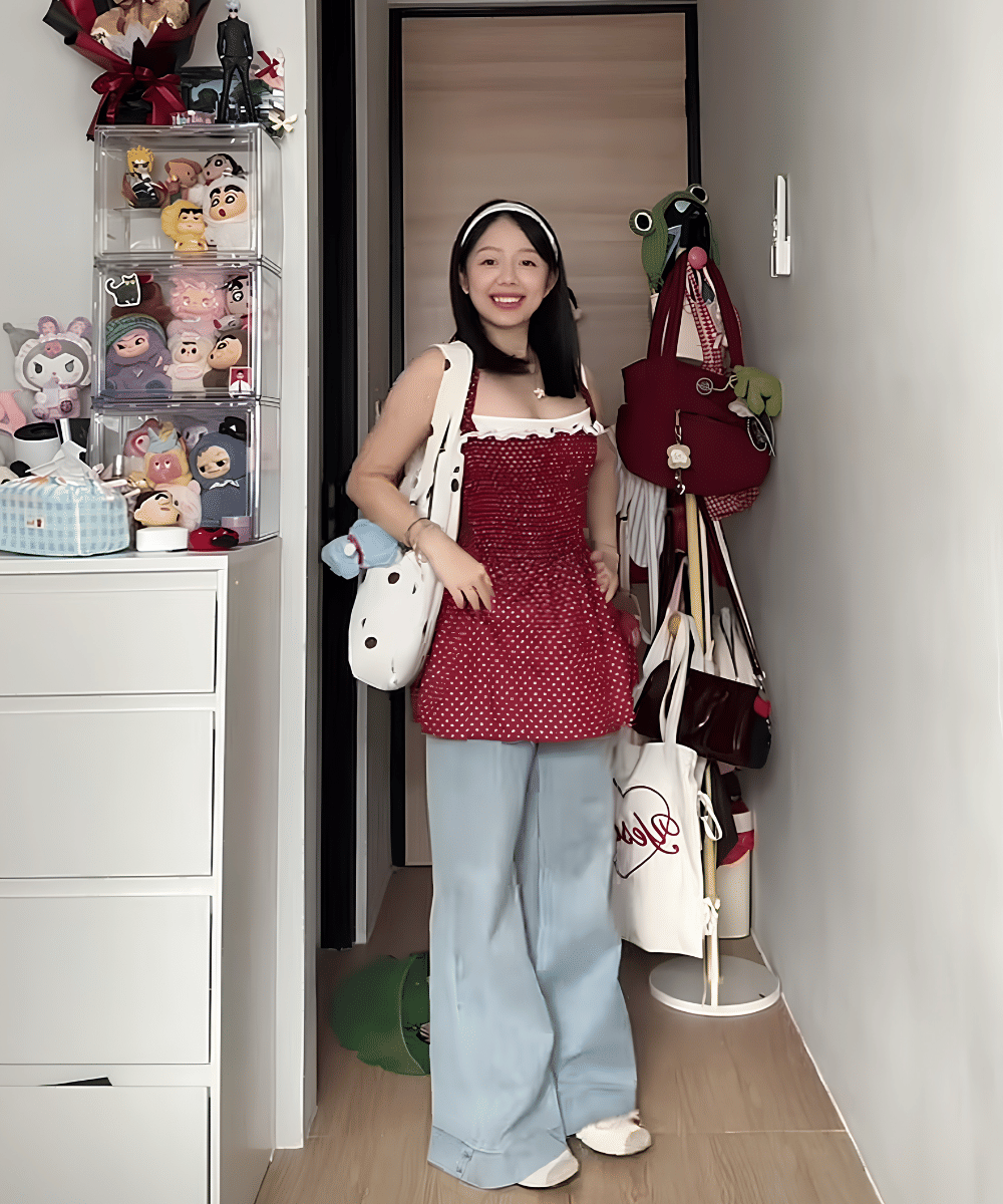 Tampilan manis dengan smocked top