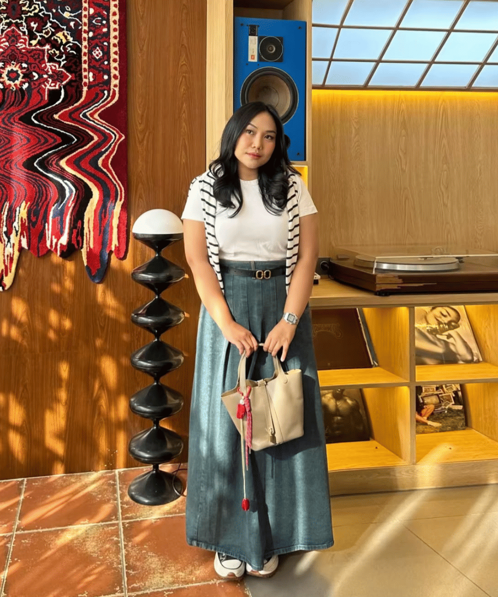 Tampil manis dengan aksen cardigan