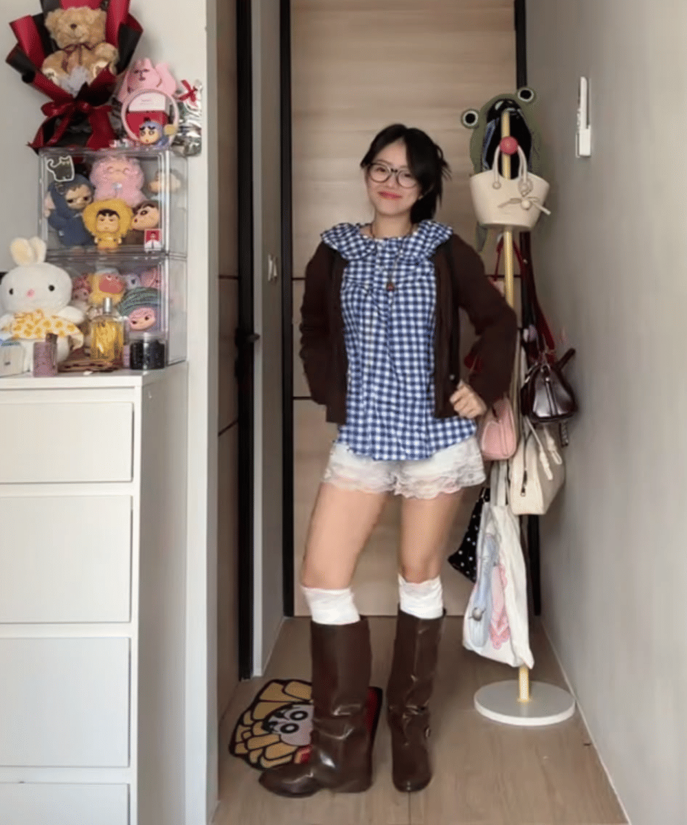 Tampil menawan dengan kemeja kerah ruffle