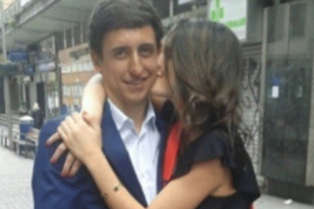 Mikel Oyarzabal dan istri