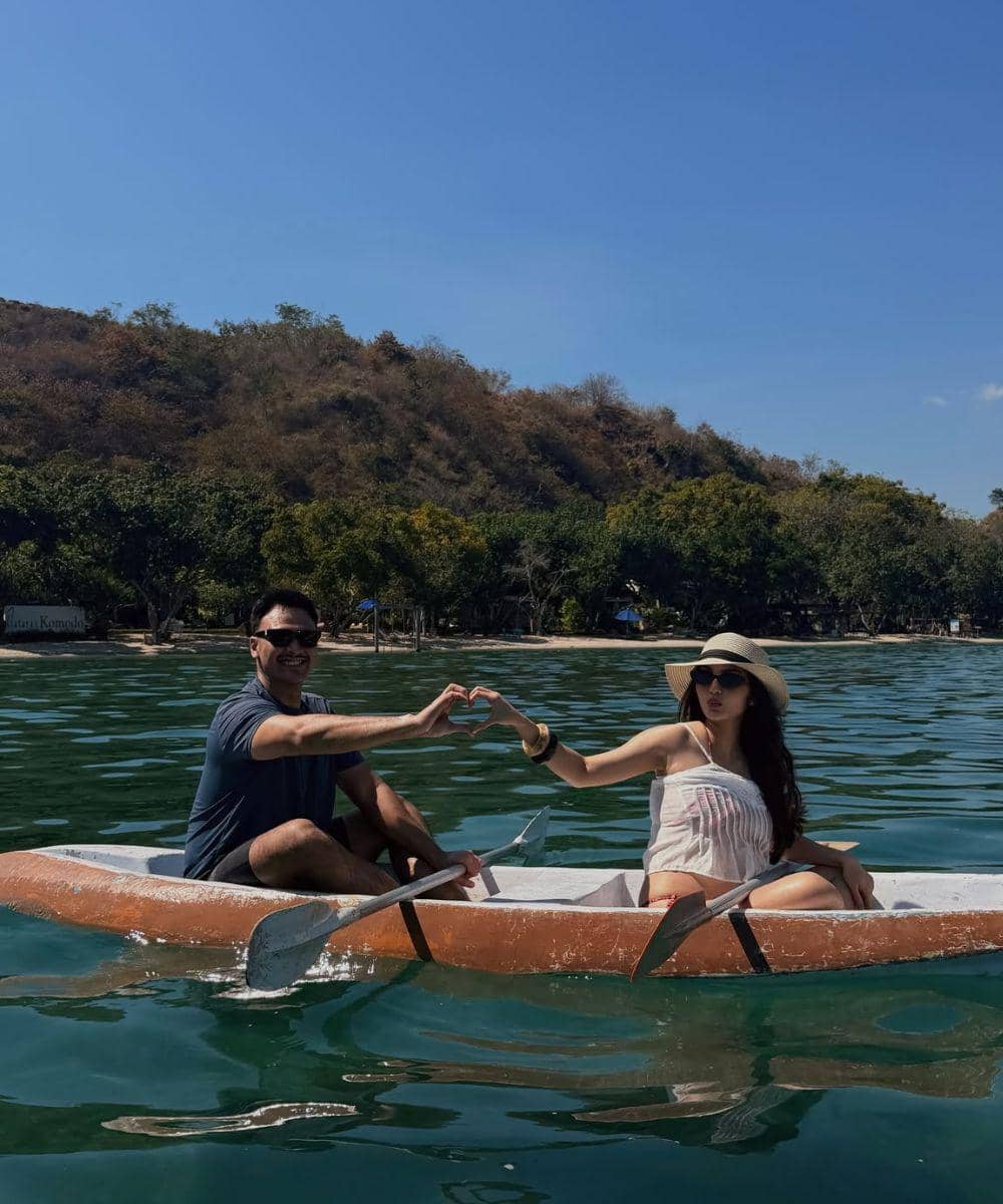 Debi dan Marco mencoba kayaking bersama