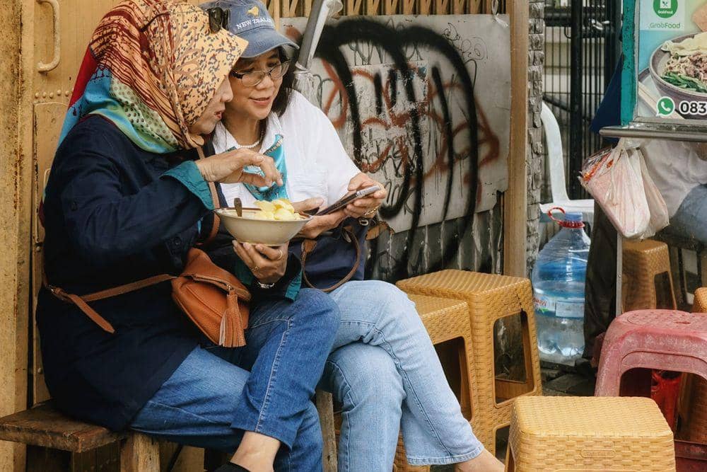 Perempuan, usia di bawah 40 tahun, dan orang yang sedang diet lebih berisiko