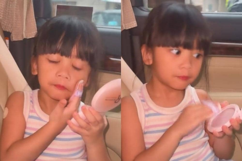 Gemasnya tingkah laku Yaya bagai beuty vlogger profesional