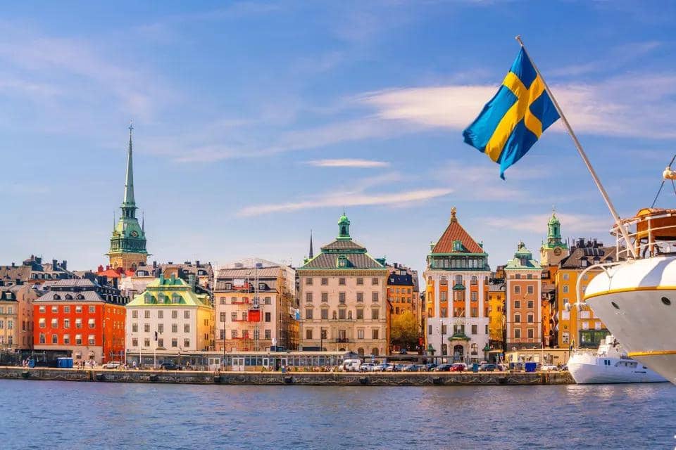 Swedia Jadi Negara Pertama yang Diresepkan Dokter untuk Travelling