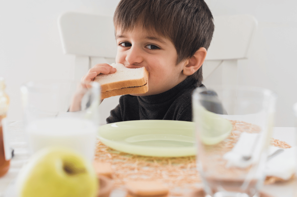 Berikan anak bekal yang sama dengan makanan sekeluarga