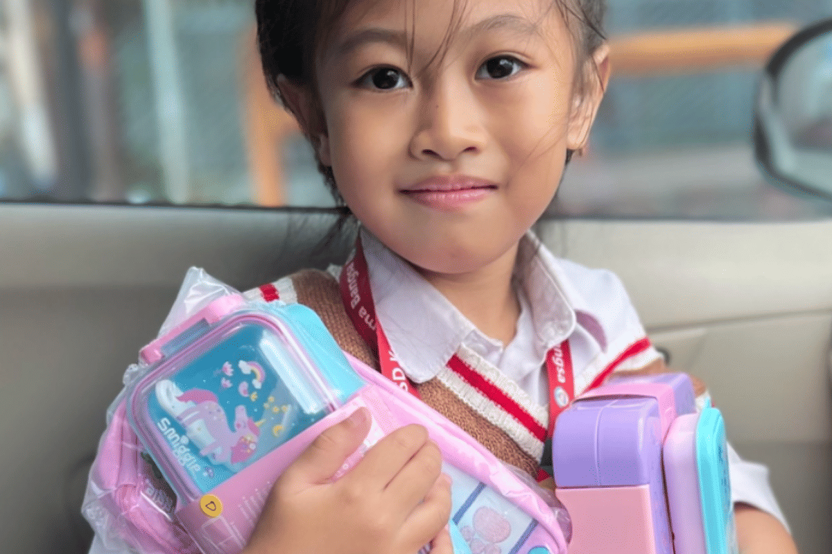 Anak kehilangan lunch bag di hari pertama sekolah