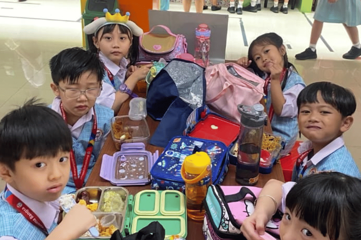 Ekspresi dan ucapannya ketika kehilangan lunch bag sangat menggemaskan