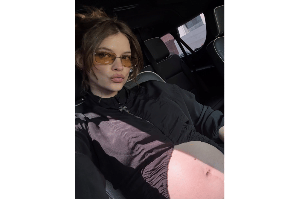 Barbara Palvin dan Dylan Sprouse ungkap jenis kelamin anak pertama