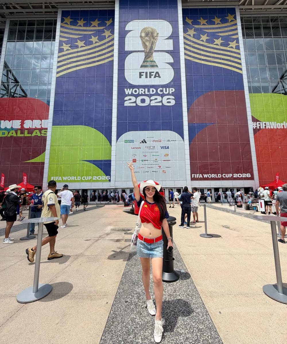 Angie Prijanto berpose di area Piala Dunia 2026