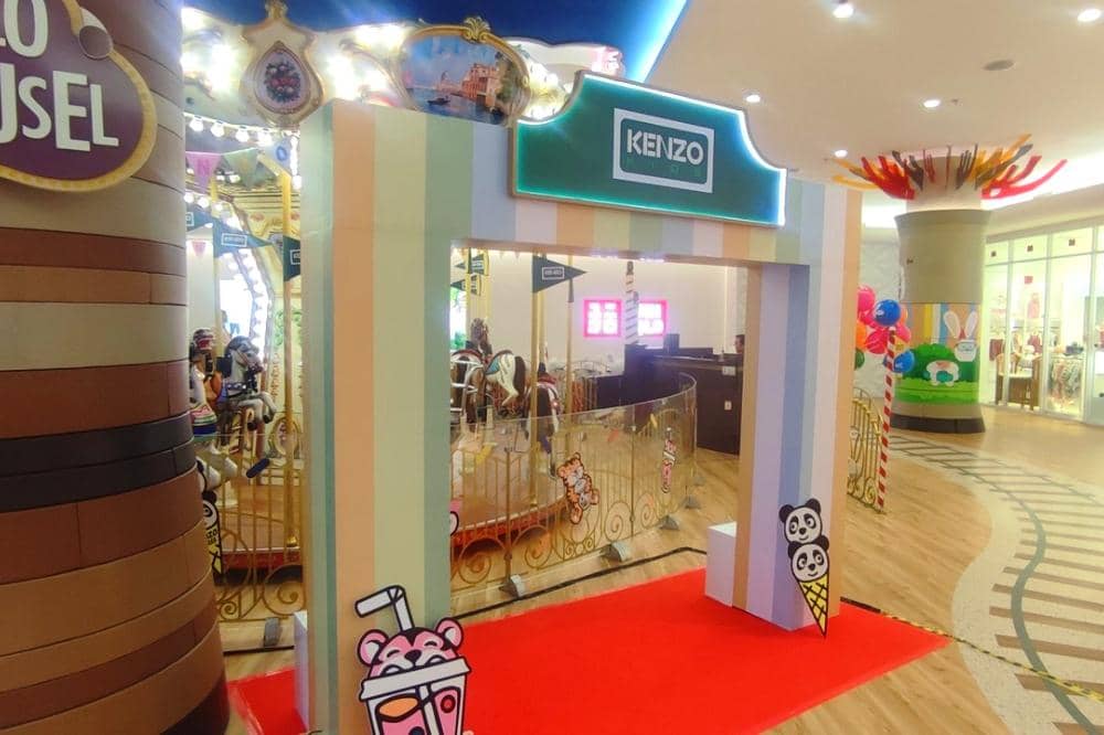 Gate Kawaii Carnival dengan instalasi ala festival yang menarik