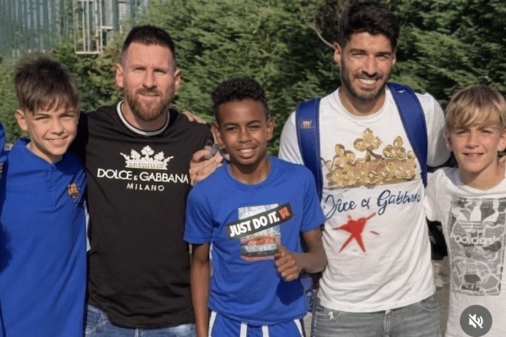 Lamine Yamal bersama Lionel Messi dan Luis Suárez